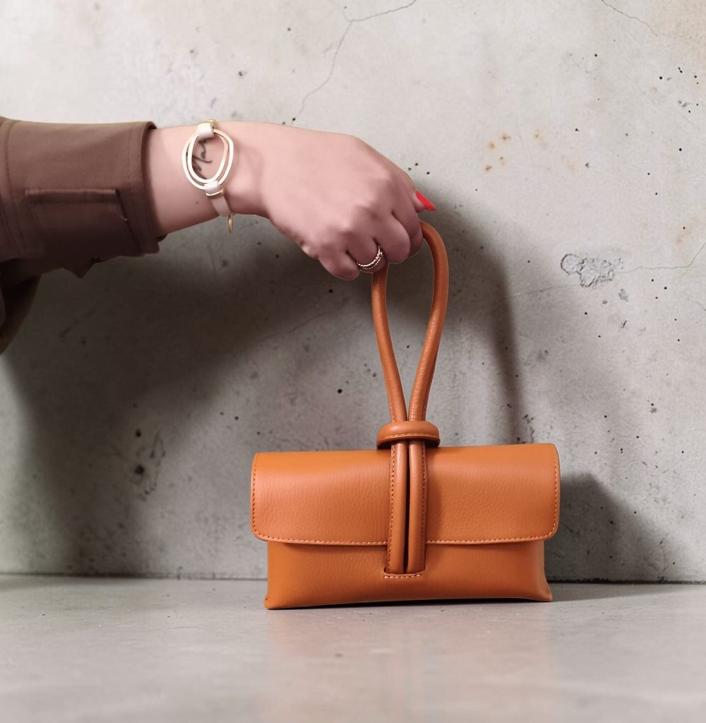 BOLSO DE MANO