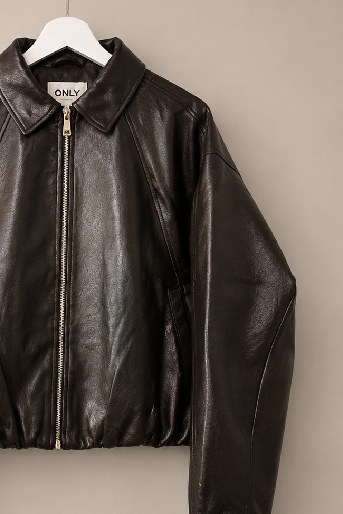 Alternative view of BOMBER PIEL ONLY